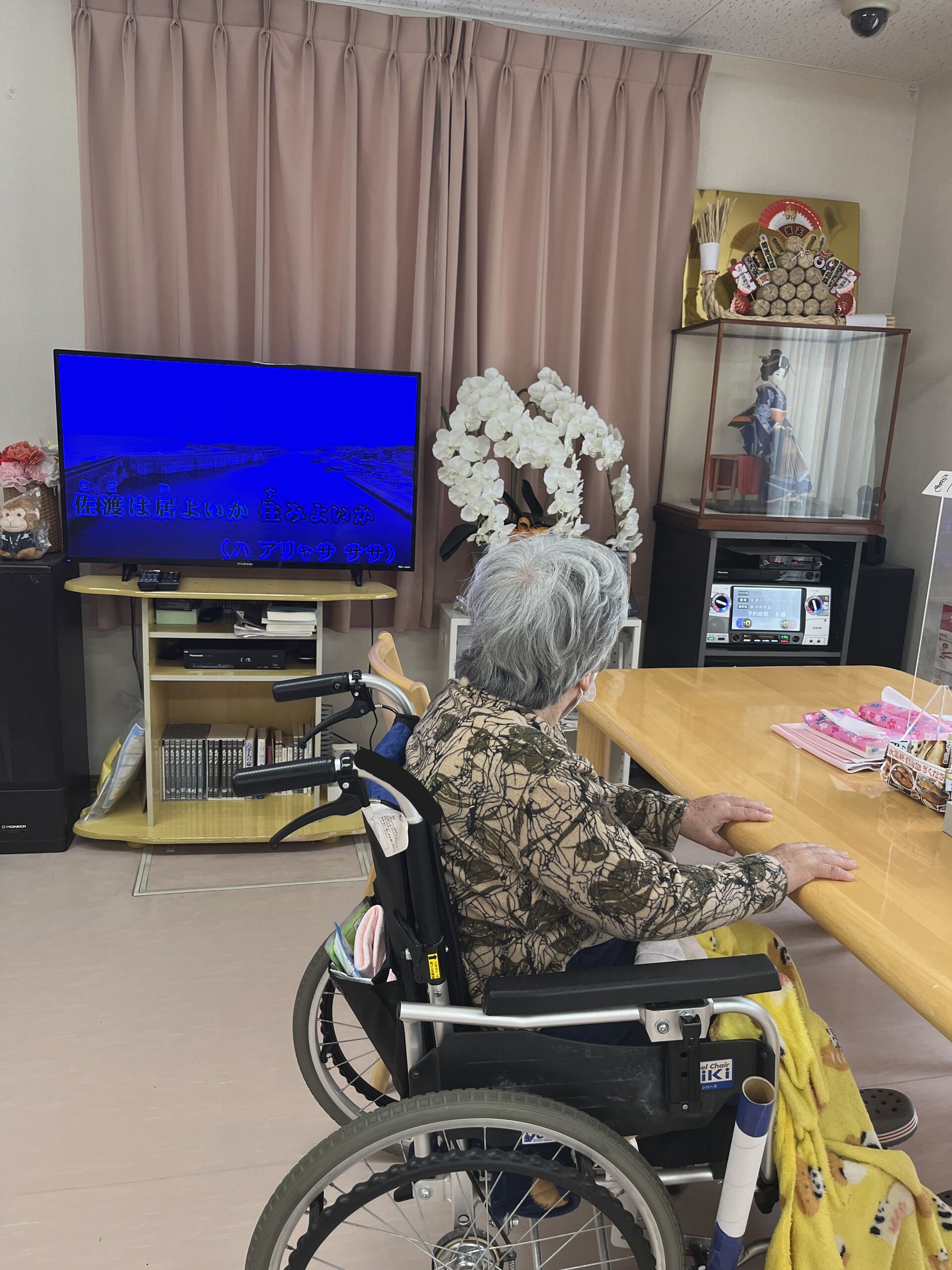 【まつしまの家】みんなで楽しむカラオケ時間♪