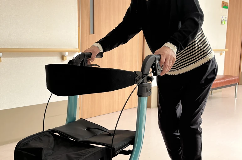    【介護サービス】歩くことをサポートする🍀歩行器🍀   